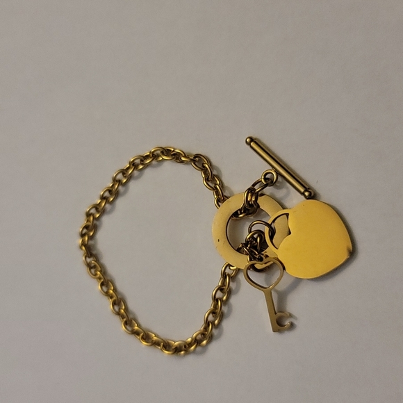 HEART TOGGLE GOLD ROLO CHARM BRACELET 💛 ✨️ - Picture 2 of 5